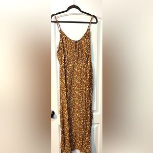 TALL NWT brown with floral pattern. Tall Size from Old Navy. Adjustable straps